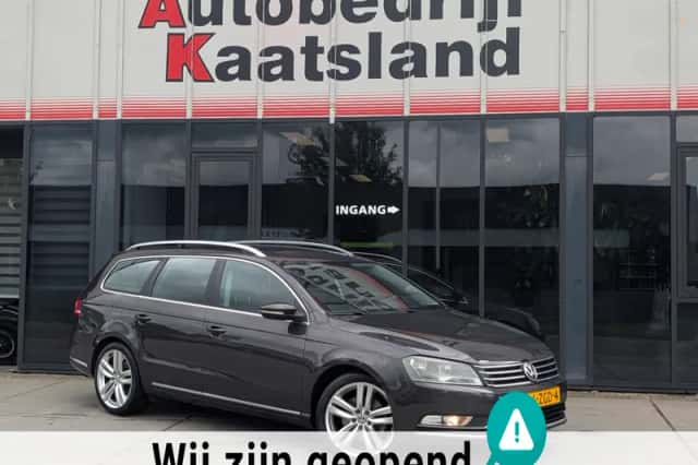 Volkswagen Passat (2011) thumbnail 2