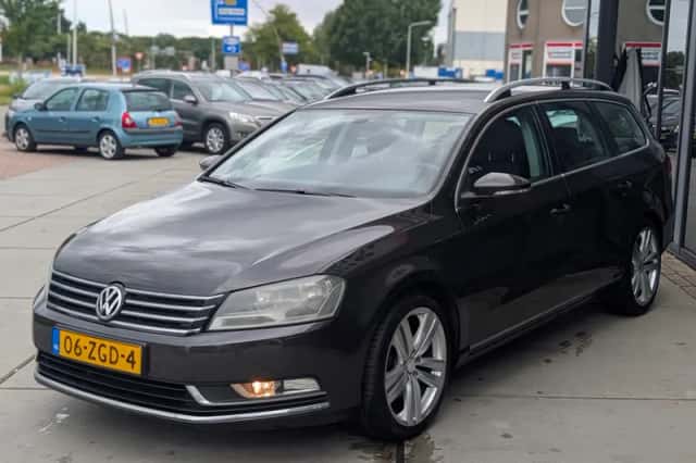 Volkswagen Passat (2011) thumbnail 4