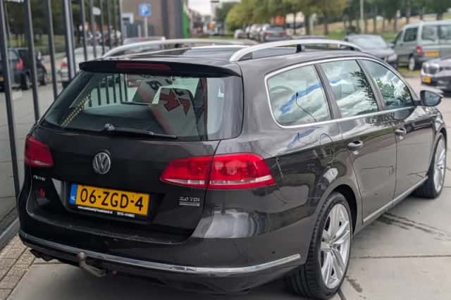 Volkswagen Passat (2011) thumbnail 6