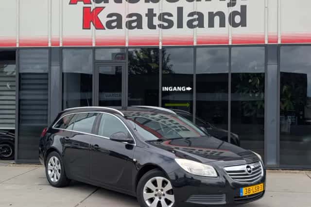 Opel Insignia Sports Tourer (2010) thumbnail 2