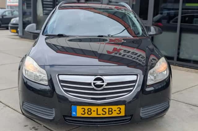 Opel Insignia Sports Tourer (2010) thumbnail 3