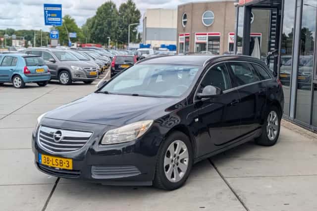 Opel Insignia Sports Tourer (2010) thumbnail 4
