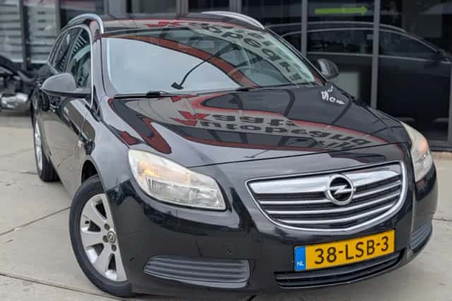 Opel Insignia Sports Tourer (2010) thumbnail 5