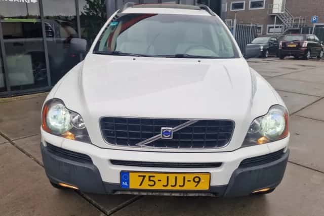 Volvo XC90 (2004) thumbnail 5