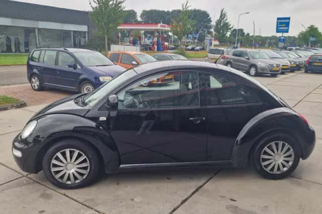 Volkswagen New Beetle (2001) thumbnail 4