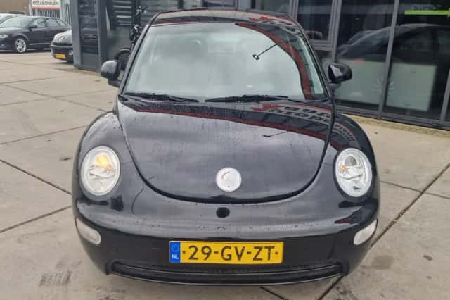 Volkswagen New Beetle (2001) thumbnail 5