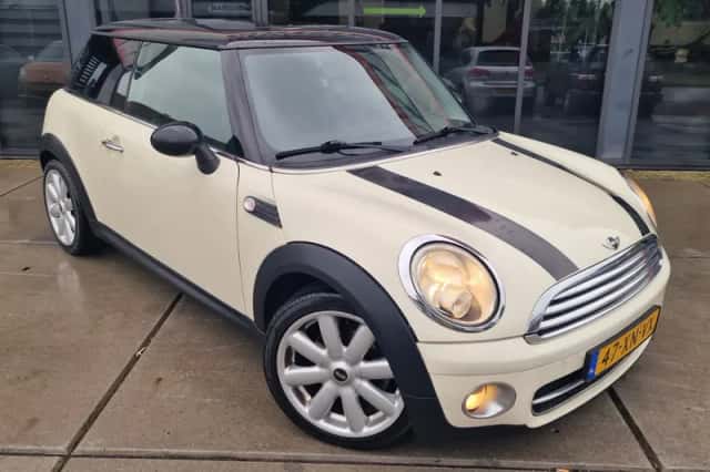 MINI Cooper (2007) thumbnail 3