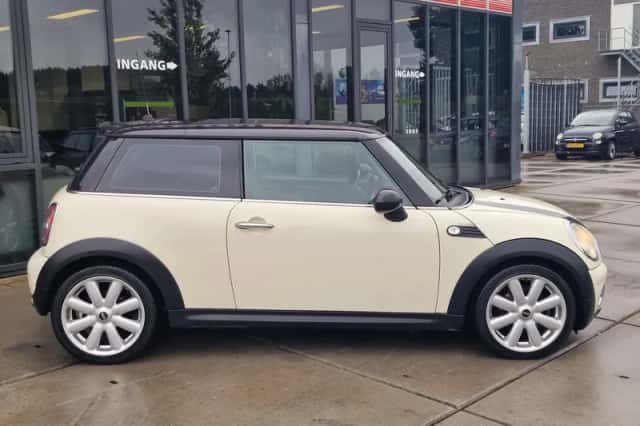 MINI Cooper (2007) thumbnail 5