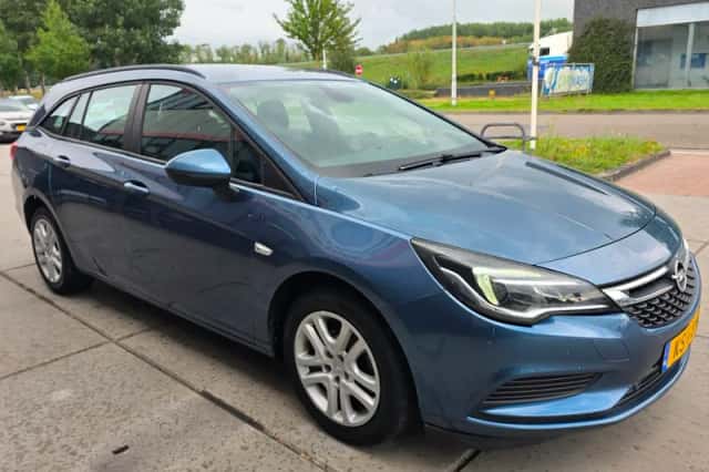 Opel Astra Sports Tourer (2016) thumbnail 4