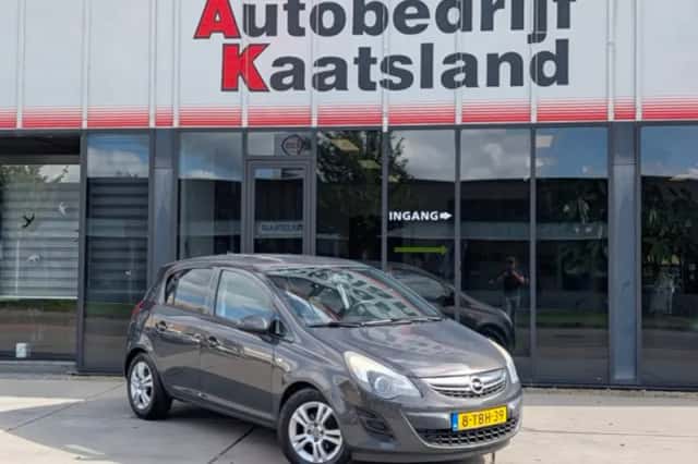 Opel Corsa (2013) thumbnail 1