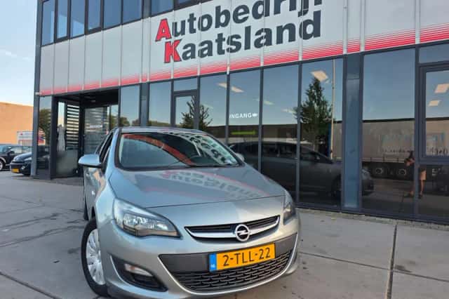 Opel Astra (2014) thumbnail 1