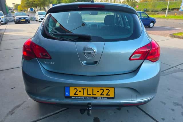 Opel Astra (2014) thumbnail 4