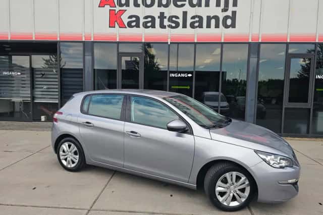 Peugeot 308 (2017) thumbnail 1