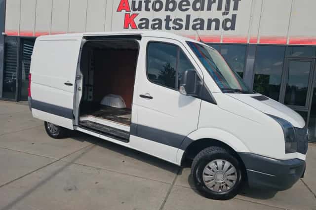 Volkswagen Crafter (2015) thumbnail 2