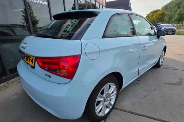 Audi A1 (2010) thumbnail 3