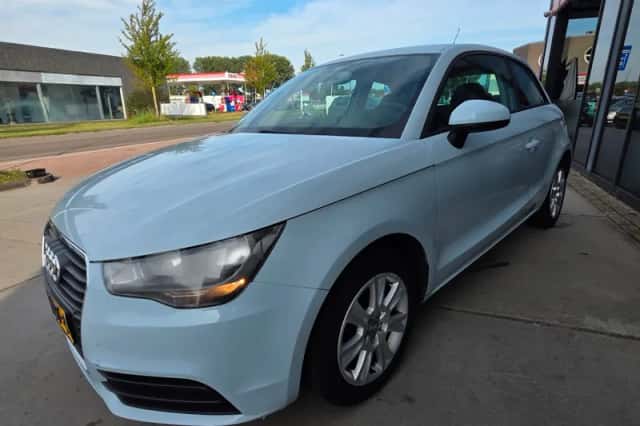 Audi A1 (2010) thumbnail 4