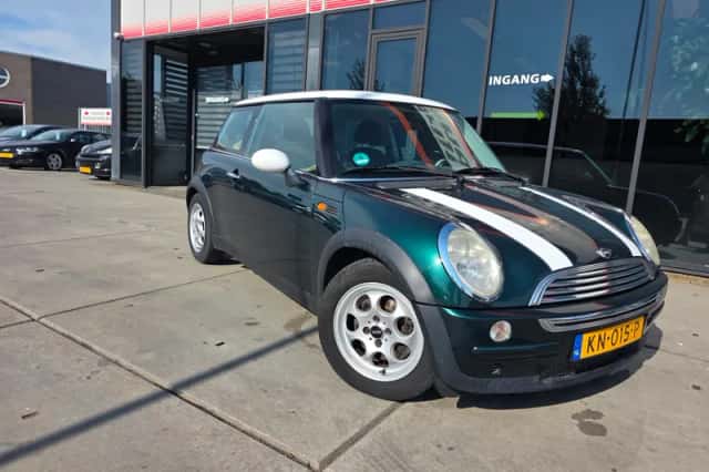 MINI Cooper (2004) thumbnail 2