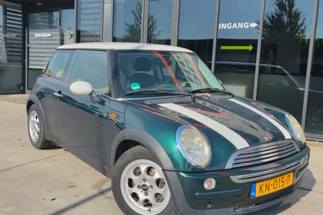 MINI Cooper (2004) thumbnail 3