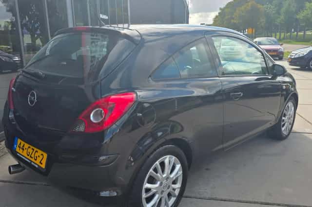 Opel Corsa (2008) thumbnail 5