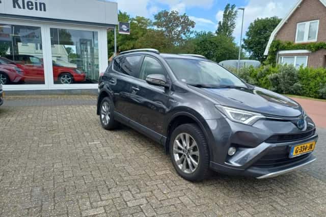 Toyota RAV4 (2016) thumbnail 2