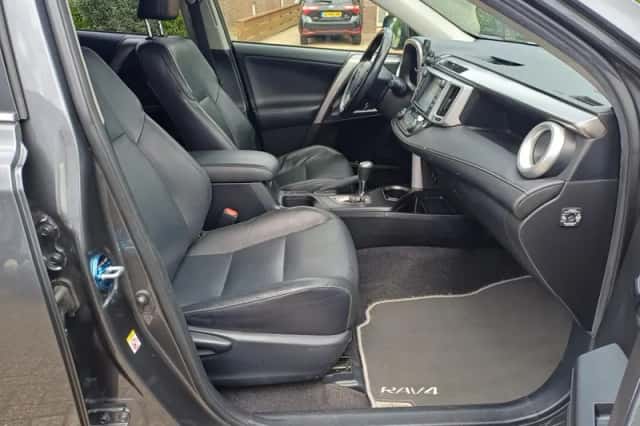 Toyota RAV4 (2016) thumbnail 5