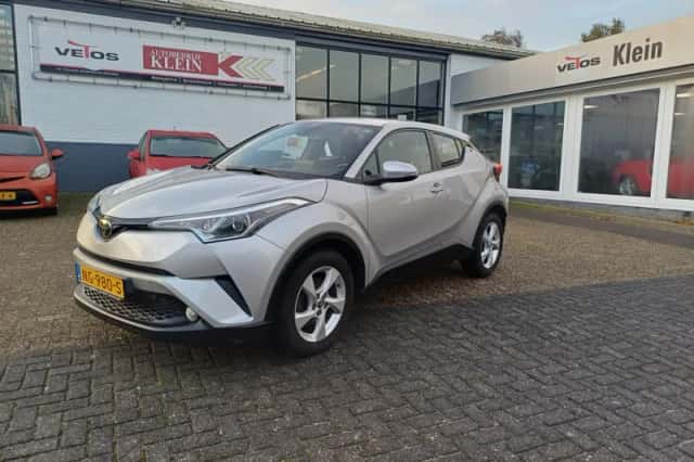 Toyota C-HR (2017) thumbnail 1