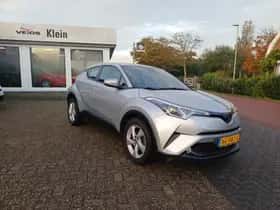 Toyota C-HR (2017) thumbnail 2