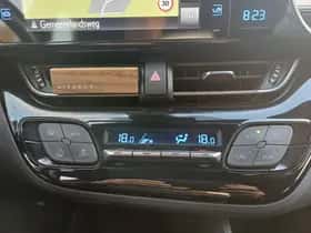 Toyota C-HR (2017) thumbnail 14