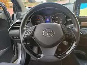 Toyota C-HR (2017) thumbnail 18