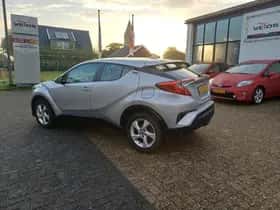 Toyota C-HR (2017) thumbnail 23
