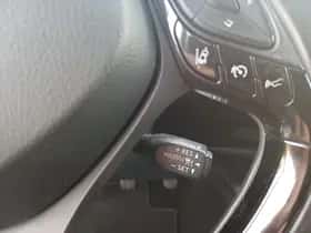 Toyota C-HR (2017) thumbnail 36