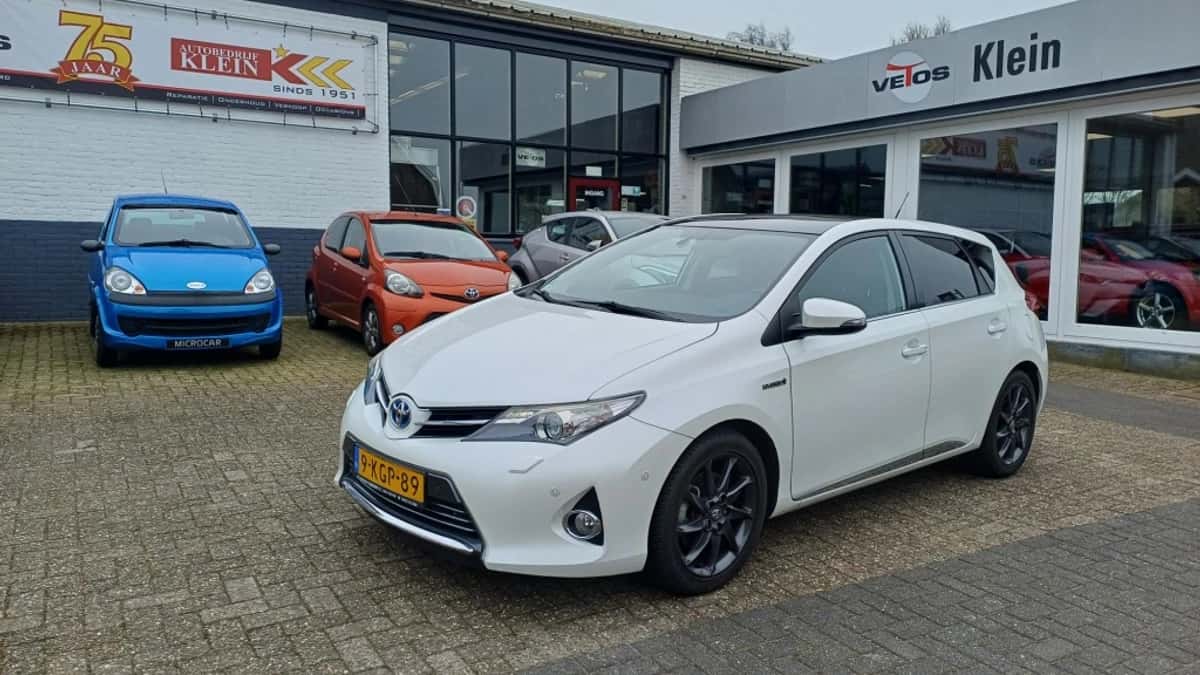 Toyota Auris (2013) — foto 1