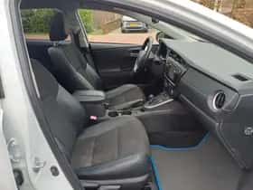 Toyota Auris (2013) thumbnail 5
