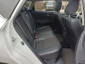 Toyota Auris (2013) thumbnail 6