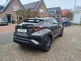 Toyota C-HR (2018) thumbnail 3