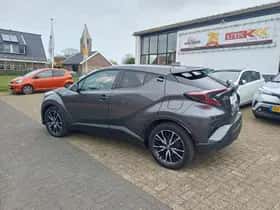 Toyota C-HR (2018) thumbnail 4