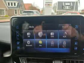 Toyota C-HR (2018) thumbnail 9