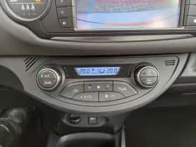 Toyota Yaris (2015) thumbnail 12