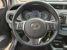 Toyota Yaris (2015) thumbnail 17