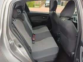 Toyota Yaris (2015) thumbnail 26