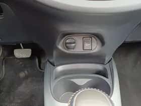 Toyota Yaris (2015) thumbnail 33
