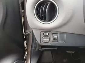 Toyota Yaris (2015) thumbnail 38