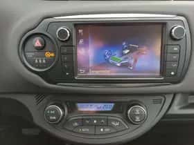 Toyota Yaris (2015) thumbnail 10