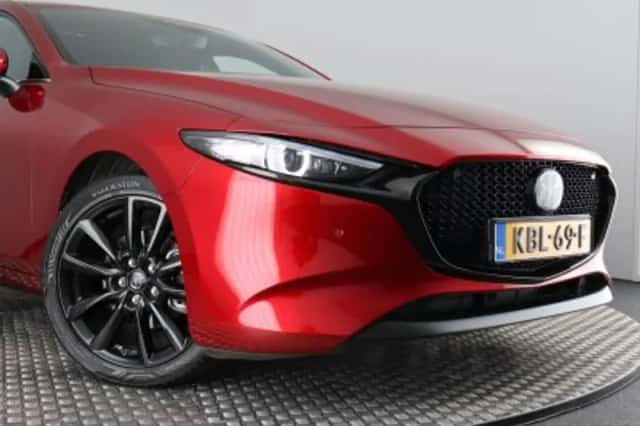 Mazda 3 (2023) thumbnail 5