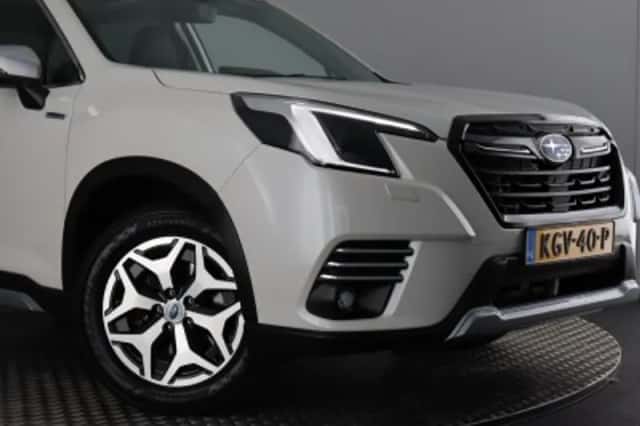 Subaru Forester (2023) thumbnail 5