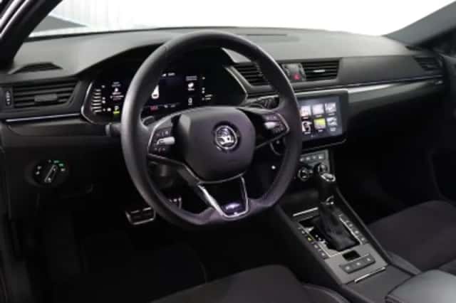 Škoda Superb (2023) thumbnail 3