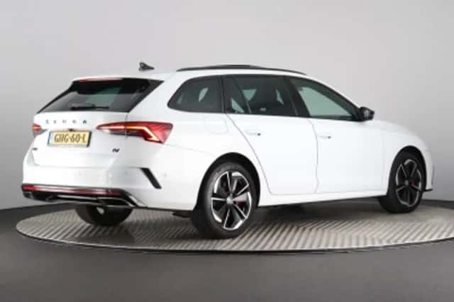 Škoda Octavia (2021) thumbnail 2