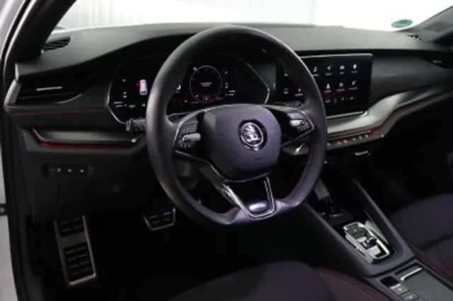 Škoda Octavia (2021) thumbnail 3