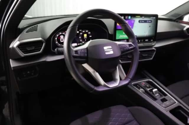 SEAT Leon (2024) thumbnail 3