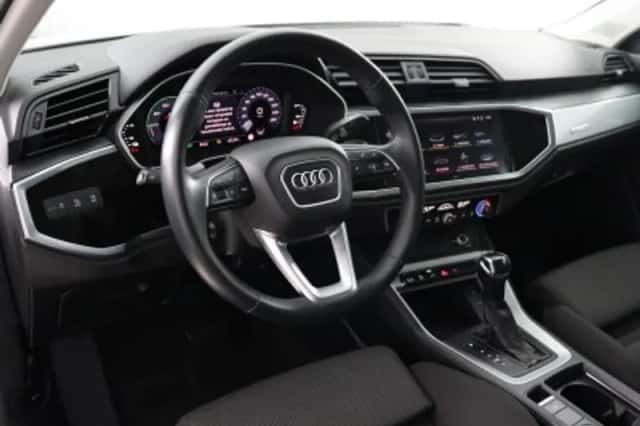 Audi Q3 (2021) thumbnail 3
